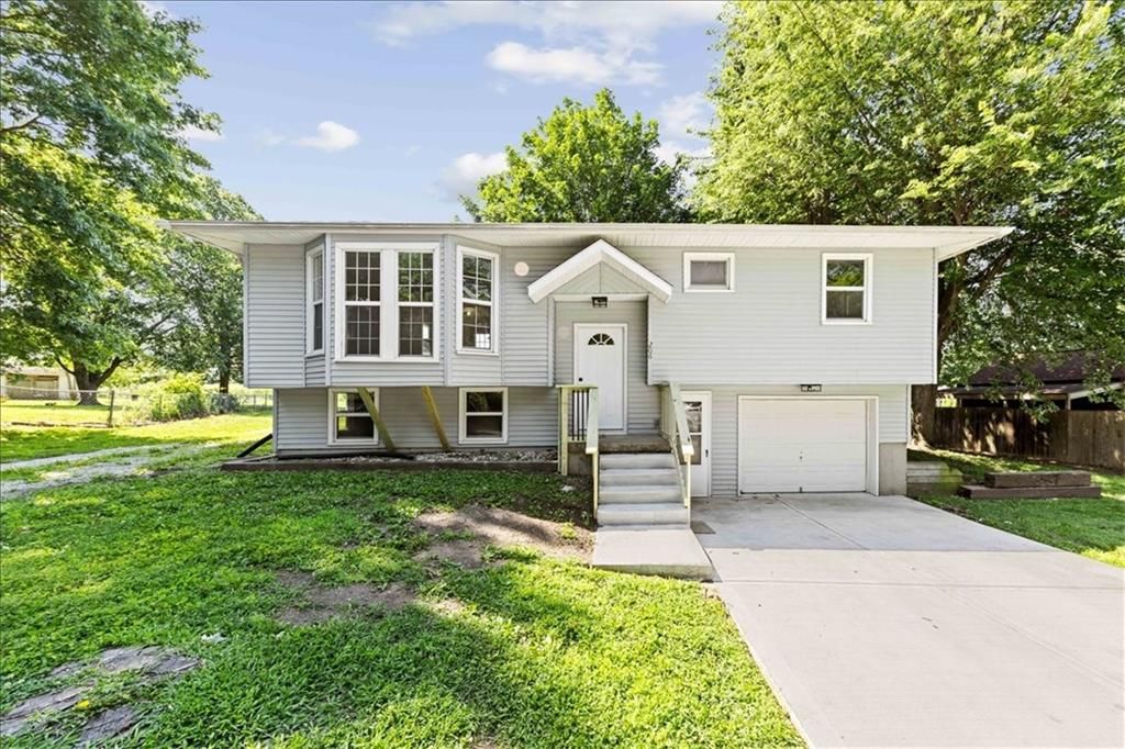 206 E 12th Street, Lawson, MO 64062