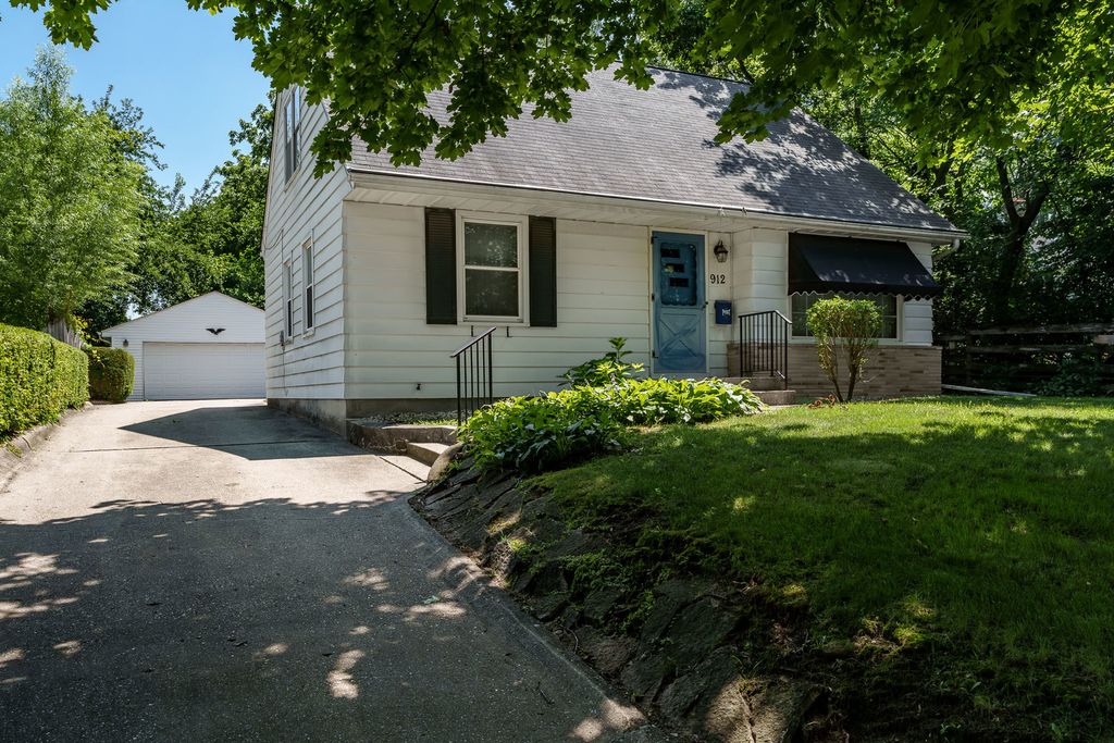 912 29TH Street, Rockford, IL 61108