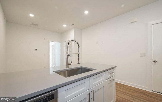 727 N 39TH ST, Philadelphia, PA 19104