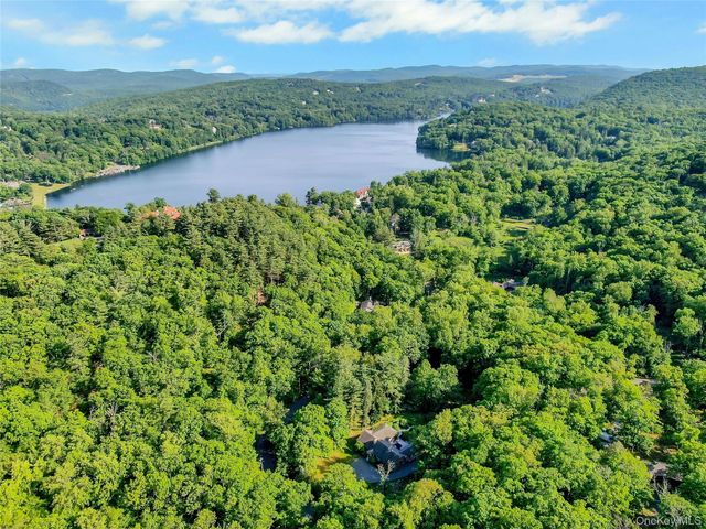 55 Mountain Farm Road, Tuxedo Park, NY 10987