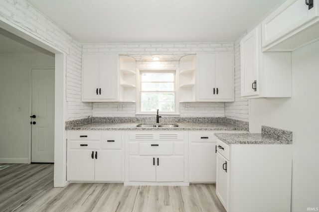 800 W Harvard Avenue, Muncie, IN 47304