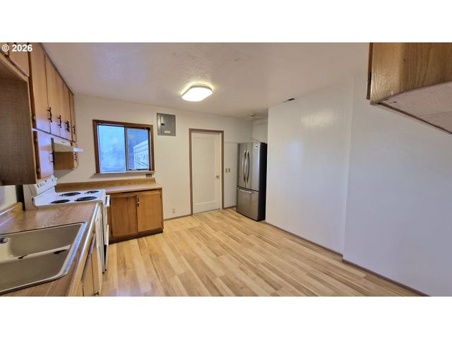 8816 Se LAFAYETTE St, Portland, OR 97266