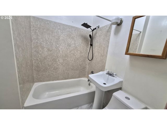 8816 Se LAFAYETTE St, Portland, OR 97266