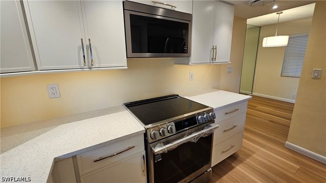 301 6th AVE S D, Naples, FL 34102