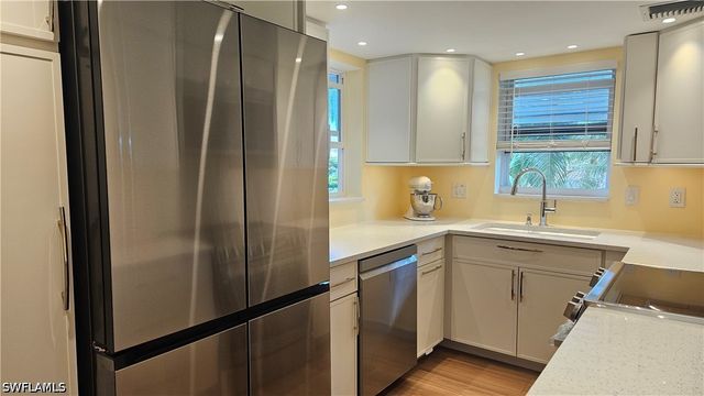 301 6th AVE S D, Naples, FL 34102