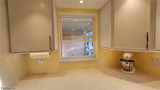 301 6th AVE S D, Naples, FL 34102