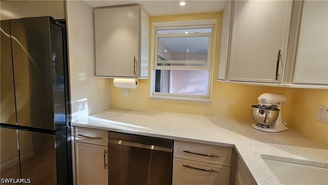 301 6th AVE S D, Naples, FL 34102