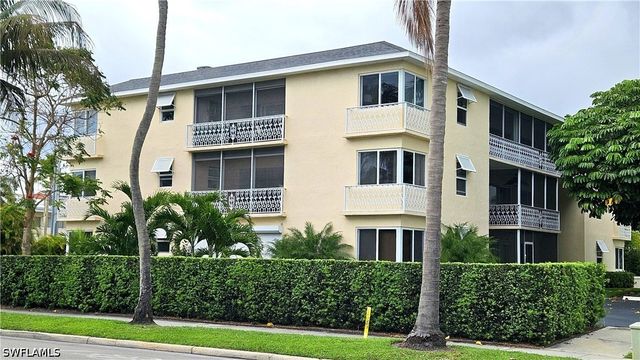 301 6th AVE S D, Naples, FL 34102