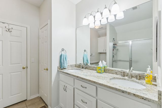 111 Royal Crest Court, Red Oak, TX 75154