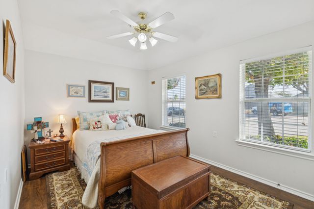 111 Royal Crest Court, Red Oak, TX 75154