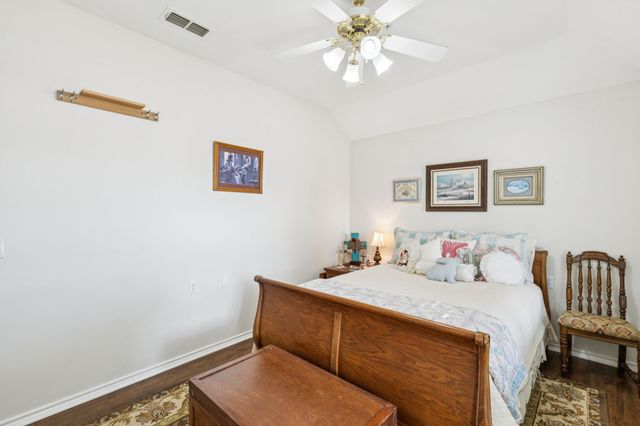 111 Royal Crest Court, Red Oak, TX 75154