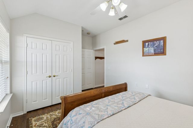 111 Royal Crest Court, Red Oak, TX 75154