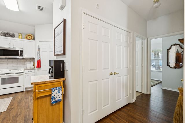 111 Royal Crest Court, Red Oak, TX 75154