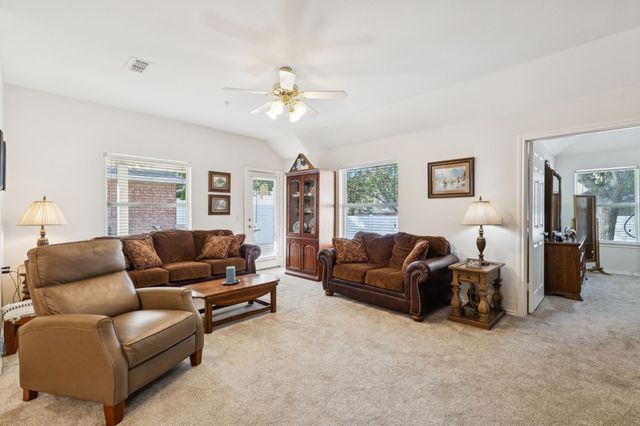 111 Royal Crest Court, Red Oak, TX 75154