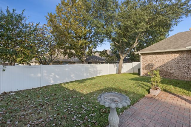 111 Royal Crest Court, Red Oak, TX 75154