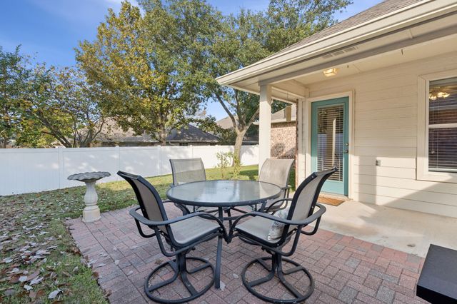 111 Royal Crest Court, Red Oak, TX 75154