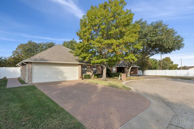 111 Royal Crest Court, Red Oak, TX 75154