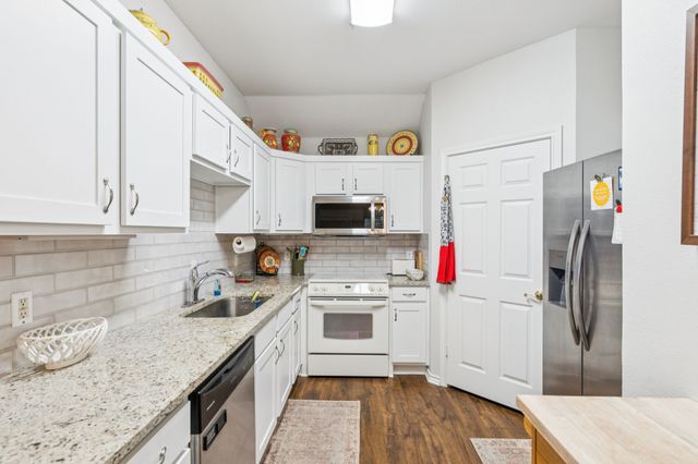 111 Royal Crest Court, Red Oak, TX 75154