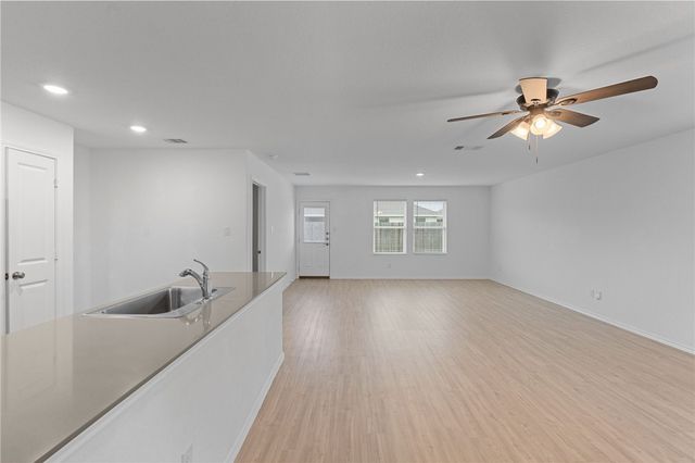 2633 Winterfell St, Corpus Christi, TX 78415