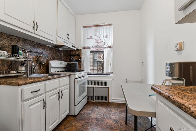 43-01 46th St 4-A, Sunnyside, NY 11104
