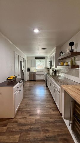 8513 Ravenswood Road, Granbury, TX 76049