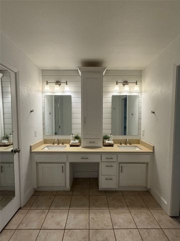 8513 Ravenswood Road, Granbury, TX 76049