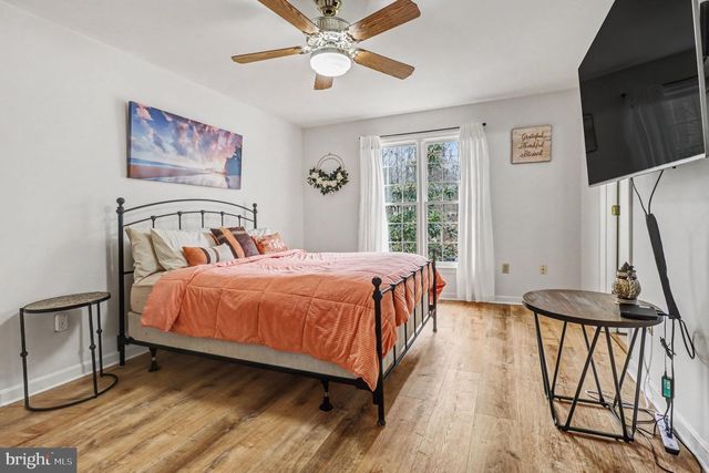 5220 LEAVELLS CROSSING DR, Fredericksburg, VA 22407