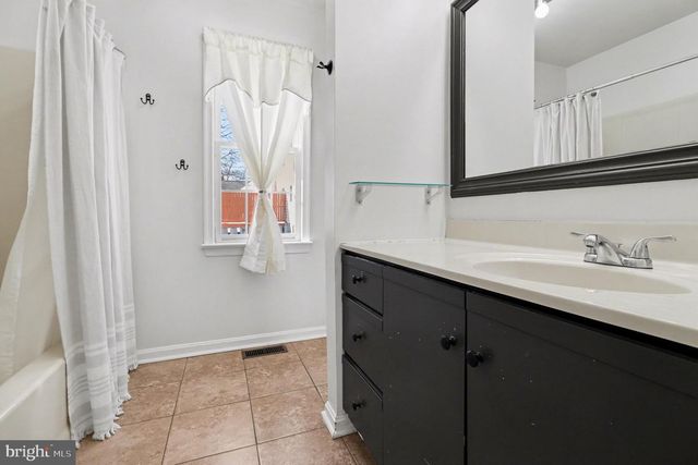 5220 LEAVELLS CROSSING DR, Fredericksburg, VA 22407