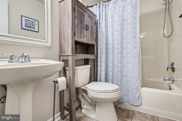 5220 LEAVELLS CROSSING DR, Fredericksburg, VA 22407