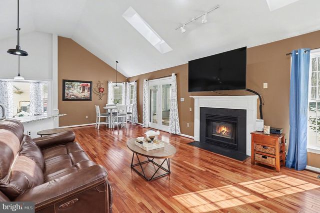 5220 LEAVELLS CROSSING DR, Fredericksburg, VA 22407