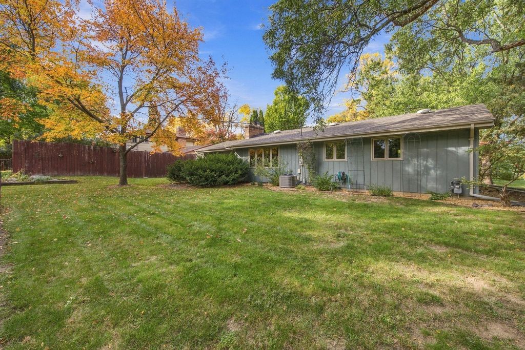 4664 Hillsboro Avenue N, New Hope, MN 55428 — photo 3