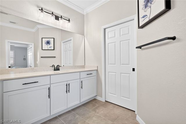 2387 Anguilla DR 202, Naples, FL 34120