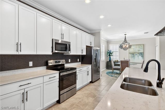 2387 Anguilla DR 202, Naples, FL 34120