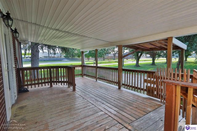 613 N Lincoln Boulevard, Hodgenville, KY 42748