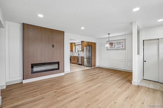 13019 Stanley Drive, Warren, MI 48088