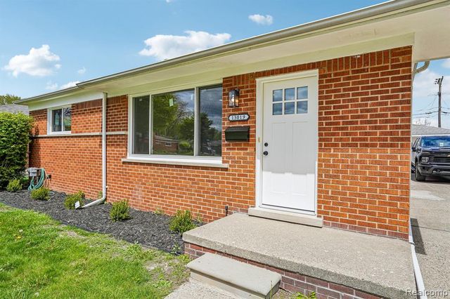13019 Stanley Drive, Warren, MI 48088