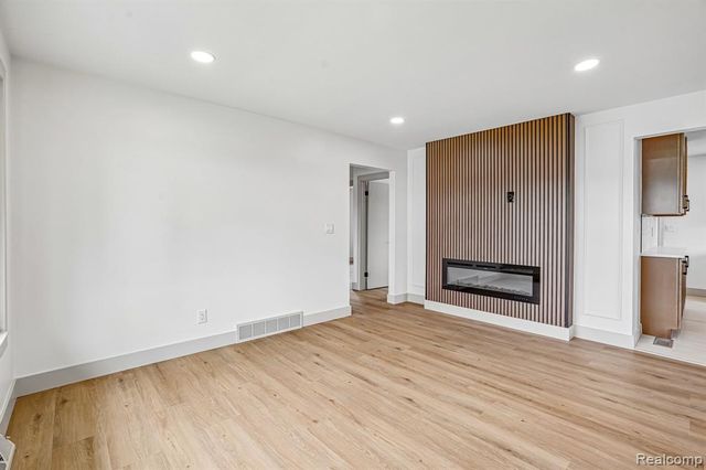 13019 Stanley Drive, Warren, MI 48088