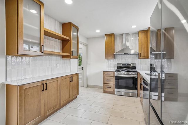 13019 Stanley Drive, Warren, MI 48088