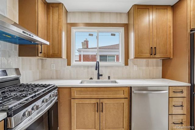 13019 Stanley Drive, Warren, MI 48088