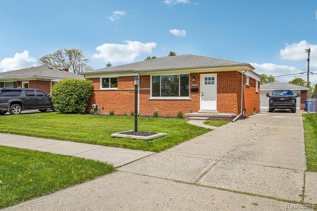 13019 Stanley Drive, Warren, MI 48088