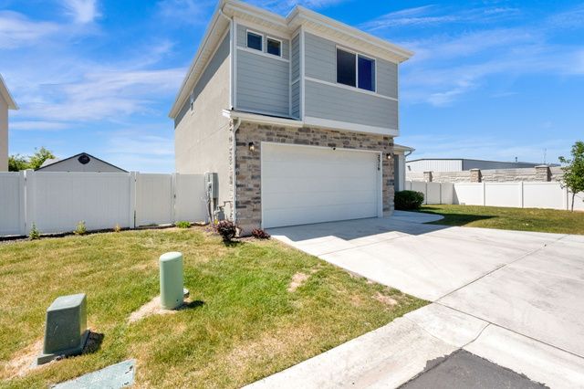 2316 W LYDIA LN, Syracuse, UT 84075