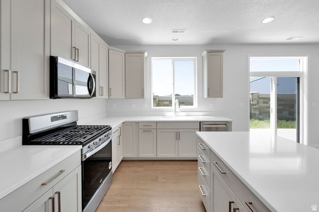 2316 W LYDIA LN, Syracuse, UT 84075