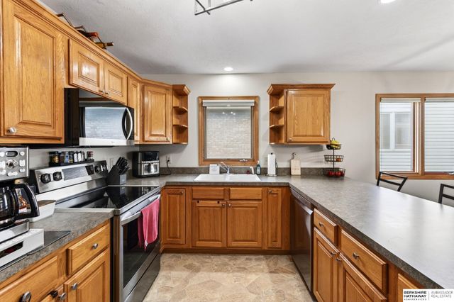 8420 Peregrine Court, Lincoln, NE 68505