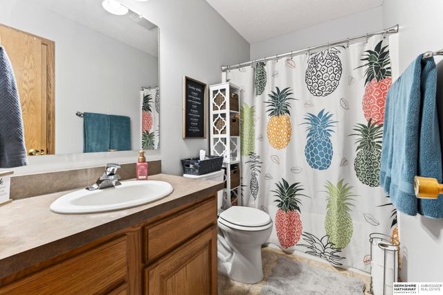 8420 Peregrine Court, Lincoln, NE 68505