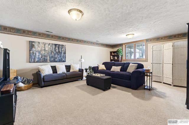 8420 Peregrine Court, Lincoln, NE 68505