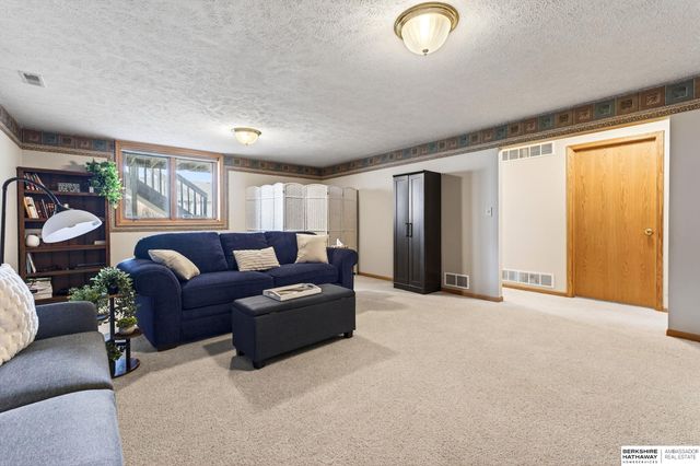 8420 Peregrine Court, Lincoln, NE 68505