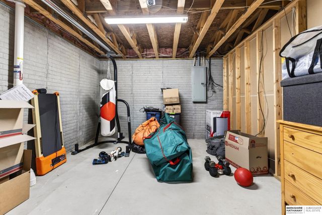 8420 Peregrine Court, Lincoln, NE 68505