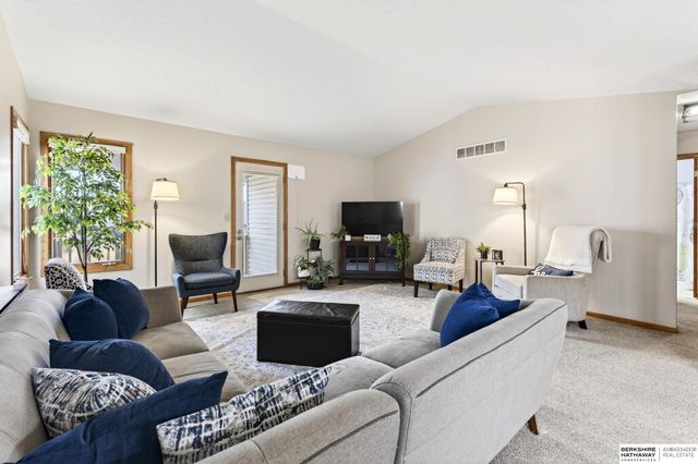 8420 Peregrine Court, Lincoln, NE 68505