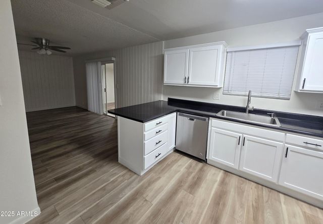 3207 W JOAN DE ARC Avenue, Phoenix, AZ 85029