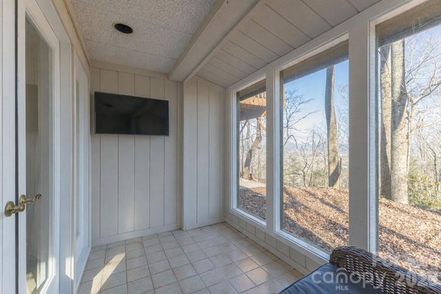 11 Poplar Drive, Mills River, NC 28759